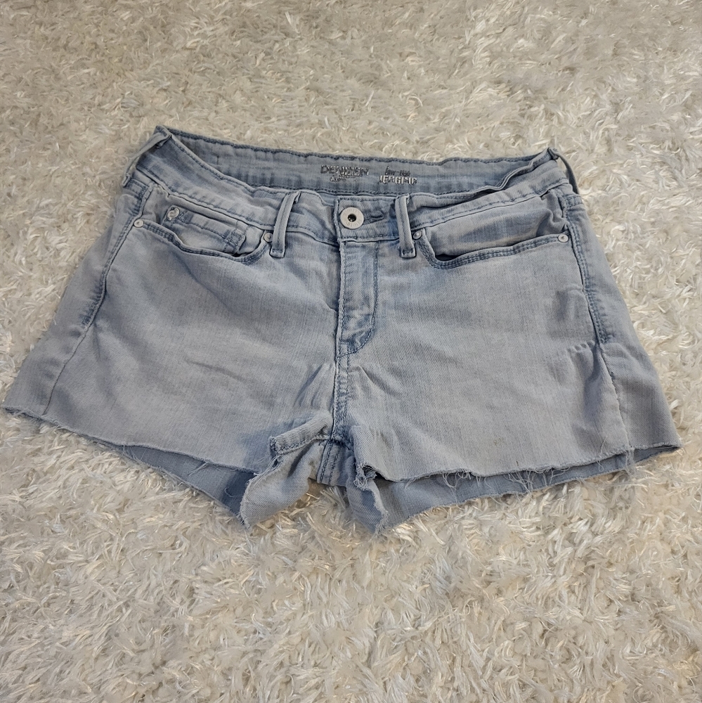 Denizen by Levi's Jegging Cut Off Shorts, Light Wash Blue, Size 9 - Picture 1 of 8